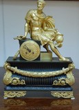 Антиквариат.ру -  Часы каминные с боем "Римский воин" №002491