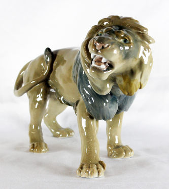 Арт-студия "Кентавр" - Фарфоровая статуэтка "Рычащий лев" №011801