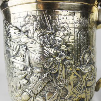 Арт-студия "Кентавр" - Старинная серебряная пивная кружка с изображением военной сцены №013686
