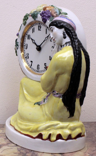 Арт-студия "Кентавр" - Старинные фарфоровые часы "Узбечка с плодами" №014532