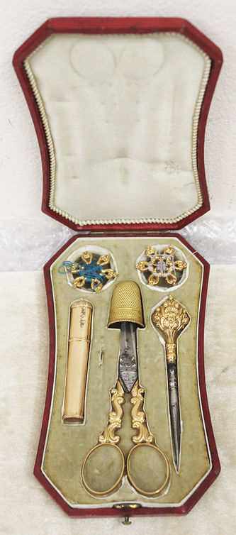 Арт-студия "Кентавр" - Старинный золотой набор для рукоделия из 7 предметов №014781