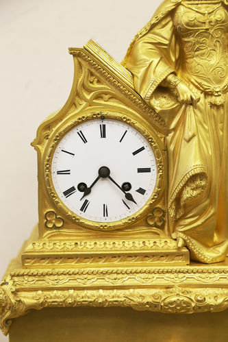 Арт-студия "Кентавр" - Каминные часы с фигурой дамы в костюме эпохи Средневековья №015436